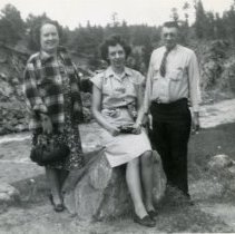 Barbara and Richard Preuss with daughter Virginia Preuss MacLeod