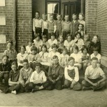 4th grade class photo at South School including Virginia Preuss
