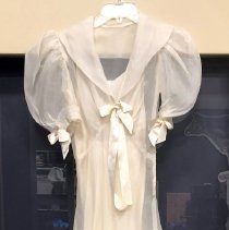 Evelyn Anderson Hampton's wedding dress - front