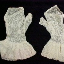 Pair of Lace Mitts