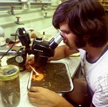 Worker at Esteiarnine Labs