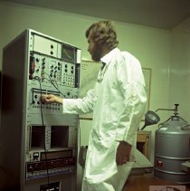 Worker at Esteiarnine Labs