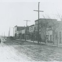 Children in dirt on Main