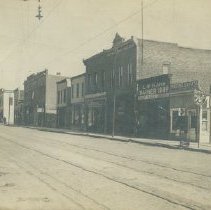 Businesses between 61st & 62nd