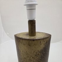 Eliptical lamp base with oilspot decoration.