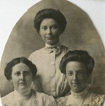 Portrait of Albertina Gross and other friends of Jennie Chase