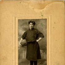 Isabella Brake in basketball uniform