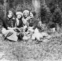 Girls hunting 1913