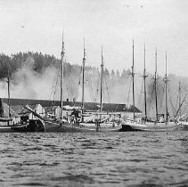 Ships at dock in Gardiner