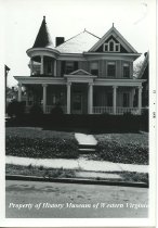 Home at 414 Walnut Avenue, S.W.