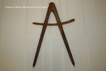 Upright view of wing compass.