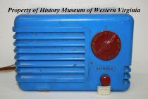 Close-up photo of Art Deco type radio.