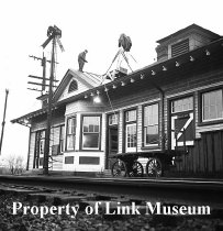 Cloverdale Station With Link Of Roof
