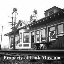 Cloverdale Station With Link On Roof