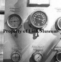 Pressure Gauges On Board Engine 604, Class J