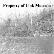 Link or Thom crossing on the wire bridge