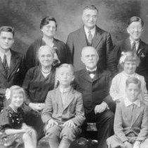 Peter & Jennie Gottshall Boehr family with her parents, 1935