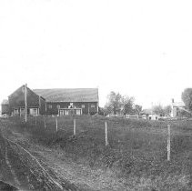 Harvey & Lizzie Loux Alderfer farm, Franconia Twp., ca. 1915
