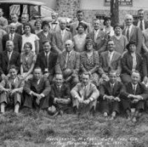 Oblong photo of Harleysville Insurance Company outing, Valley Forge, 1931