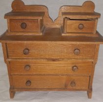 Doll dresser from the Heckler-Mensch family