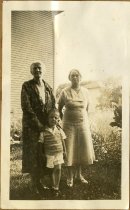 Robert Ross Turner with his two grandmothers, 1933