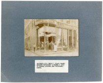 Valentin Ostrowski Saloon