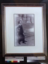 Szukalski on the steps of the Art Institute