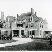 Adrian Iselin Jr. home on Davenport Neck
