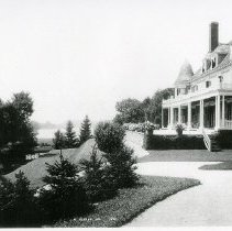 Adrian Iselin Jr. home on Davenport Neck