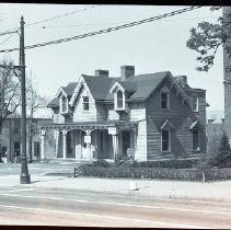 House next to New Rochelle Professional Building at 421 Huguenot Street, now a parking lot