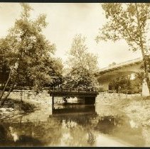 Bronx River Parkway bridge over the Bronx River Parkway - looking northwest at the Broad Street Viaduct