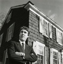 Douglas Cooper, pres. of Thomas Pain Assoc., at Paine Cottage