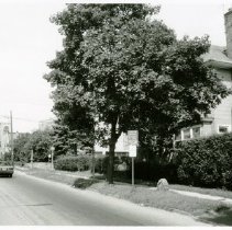 21st milestone, Danbury Post Road (East Lincoln Avenue)