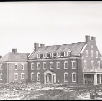 Construction of Breakwater House, home of Columbus O'Donnell Iselin on Davenport Neck