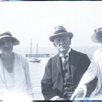 S. de Neufville, O'Donnell Iselin (Columbus O'Donnell Iselin ?), Marie de Neufville Iselin