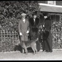 Members of the Iselin family at Davenport Neck (?)
