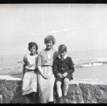 Unidentified woman, girl and boy of the Iselin family at Breakwater House, Davenport Neck