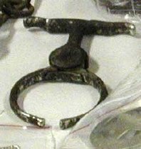Restraining device used to lead prisoners