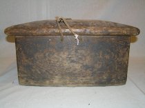 Bentwood toolbox with lid, front view