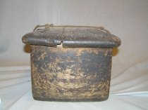 Bentwood toolbox with lid, side view