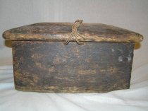 Bentwood toolbox with lid, back view