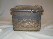 Bentwood toolbox with lid, side view