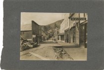 Front Street (with mat)