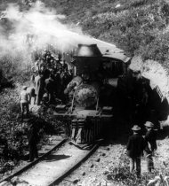Train off the tracks on Mount Tamalpais, 1901