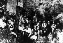 Men and women on the Wheeler Trail, 1902