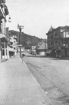 Looking down Throckmorton Avenue toward Miller Avenue, 1918.