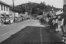 Crowd lines Throckmorton to watch Dipsea Race, 1940s
