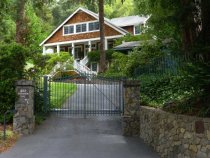 Throckmorton Avenue (number 480) residence, 2016