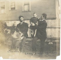 Clarkson Dye, Leighton Robinson and child Lance Robinson, 1901