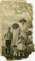 Eleanor "Dolly' Jenkins with her children, circa 1922
